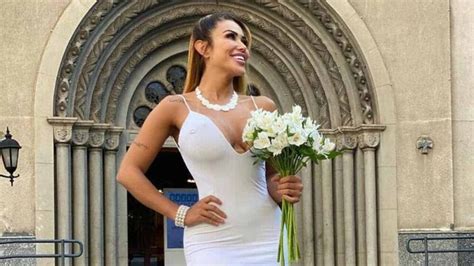 La modelo brasileña que se había casado consigo misma se